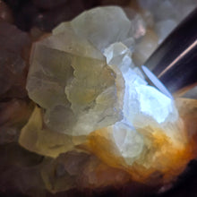 Load image into Gallery viewer, Jumbo Green Apophyllite with Stilbite Mineral Specimen (Maharashtra, India) – 印度马哈拉施特拉邦大型绿色鱼眼石共生辉沸石天然矿物标本