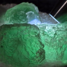 Load image into Gallery viewer, Green Fluorite on Milky Quartz Mineral Specimen (Xianghualing, Hunan, China) – 中国湖南香花岭绿色萤石共生乳白石英天然矿物标本