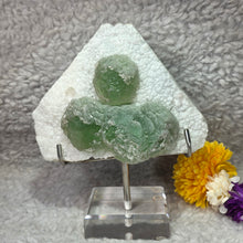 Load image into Gallery viewer, Green Fluorite on Milky Quartz Mineral Specimen (Xianghualing, Hunan, China) – 中国湖南香花岭绿色萤石共生乳白石英天然矿物标本