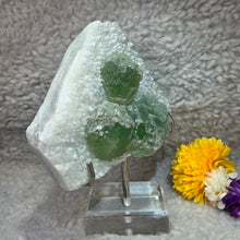 Load image into Gallery viewer, Green Fluorite on Milky Quartz Mineral Specimen (Xianghualing, Hunan, China) – 中国湖南香花岭绿色萤石共生乳白石英天然矿物标本