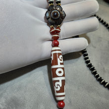 Load image into Gallery viewer, Guru Rinpoche Ritual Dzi with Medicine Dzi Necklace – 莲师法器天珠药师天珠项链