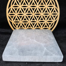 Load image into Gallery viewer, Polished Selenite Square Plate Display (14cm) – 透石膏抛光方形能量板