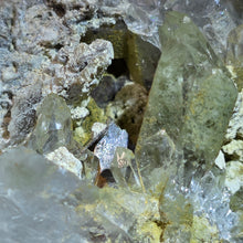 Load image into Gallery viewer, Green Phantom Quartz with Brookite Cluster Display (Pakistan) – 巴基斯坦绿幽灵水晶伴板钛矿簇摆件