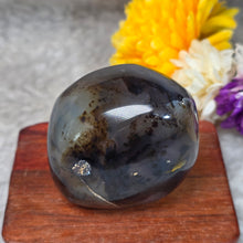 Load image into Gallery viewer, Dendritic Agate Palm Stone – 树枝玛瑙掌心石