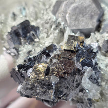 Load image into Gallery viewer, Galena on Quartz Mineral Specimen (Peru) – 秘鲁方铅矿共生石英天然矿物标本