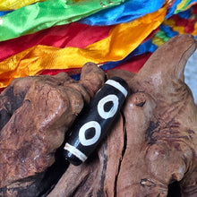 Load image into Gallery viewer, Phoenix 3-Eyed Dzi Bead – 凤三眼天珠