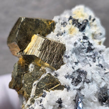 Load image into Gallery viewer, Chalcopyrite, Sphalerite & Quartz Specimen – 黄铜矿闪锌矿共生石英矿物标本
