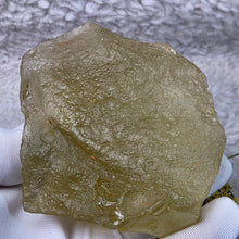 Load image into Gallery viewer, Libyan Desert Glass Tektite Display – 利比亚沙漠玻璃陨石摆件