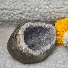 Load image into Gallery viewer, Amethyst Money Bag Display – 紫水晶钱袋子摆件