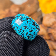 Load image into Gallery viewer, Natural Spiderweb Turquoise Barrel Shaped Bead (Hubei) – 天然湖北蜘蛛网绿松石桶珠