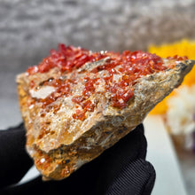 Load image into Gallery viewer, Vanadinite Mineral Specimen (Morocco) – 摩洛哥天然钒铅矿矿物标本