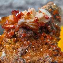 Load image into Gallery viewer, Vanadinite Mineral Specimen (Morocco) – 摩洛哥天然钒铅矿矿物标本