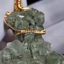 Load image into Gallery viewer, Green Phantom Mini Cluster Wire Wrapped Pendant – 绿幽灵迷你晶簇绕线吊坠