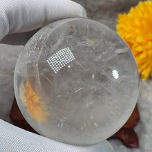 Load image into Gallery viewer, Clear Quartz Sphere – 白水晶圆球摆件