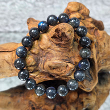 Load image into Gallery viewer, Cat Eye Black Labradorite Bracelet – 猫眼黑拉长石手链