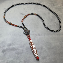 Load image into Gallery viewer, Guru Rinpoche Ritual Dzi with Medicine Dzi Necklace – 莲师法器天珠药师天珠项链