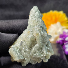 Load image into Gallery viewer, Apophyllite on Quartz Specimen (Hunan, China) – 湖南天然鱼眼石共生石英矿物标本