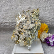 Load image into Gallery viewer, Green Phantom Quartz with Brookite Cluster Display (Pakistan) – 巴基斯坦绿幽灵水晶伴板钛矿簇摆件