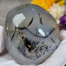 Load image into Gallery viewer, Dendritic Agate Palm Stone – 树枝玛瑙掌心石