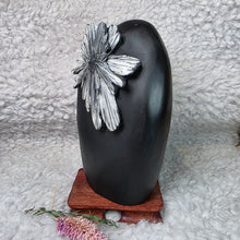 Load image into Gallery viewer, Chrysanthemum Stone Display – 菊花石天然摆件