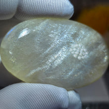 Load image into Gallery viewer, Rainbow Moonstone Palm Stone (Tanzania) – 坦桑尼亚彩虹月光石掌心石