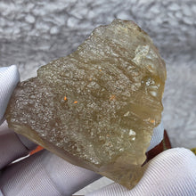 Load image into Gallery viewer, Libyan Desert Glass Tektite Display – 利比亚沙漠玻璃陨石摆件