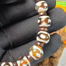Load image into Gallery viewer, Tibetan 7 Eyed Dzi & Mandala Dzi Bracelet – 七眼天珠+坛城天珠手链