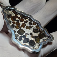 Load image into Gallery viewer, Pallasite Meteorite Pendant – 橄榄陨石吊坠