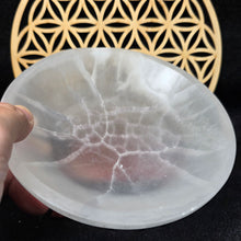 Load image into Gallery viewer, Polished Selenite Bowl Display (15cm) – 透石膏抛光能量碗摆件