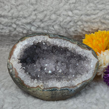 Load image into Gallery viewer, Amethyst Money Bag Display – 紫水晶钱袋子摆件