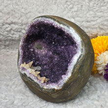 Load image into Gallery viewer, Amethyst Money Bag Display – 紫水晶钱袋子摆件