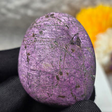 Load image into Gallery viewer, Velvet Purpurite Palm Stone (Brazil) – 巴西天鹅绒紫磷铁矿掌心石