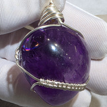 Load image into Gallery viewer, Polished Amethyst Wire Wrapped Pendant – 抛光紫水晶绕线吊坠