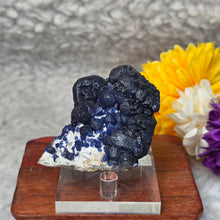 Load image into Gallery viewer, Blue Fluorite on Quartz Specimen (Inner Mongolia) – 内蒙古蓝萤石共生石英矿物标本