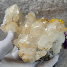 Load image into Gallery viewer, Quartz with Iron Oxide & Siderite (Inner Mongolia, China) – 内蒙古天然石英铁氧化物菱铁矿标本