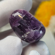 Load image into Gallery viewer, Polished Purple Lepidolite Tumbled Stone – 抛光紫锂云母随形石