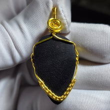 Load image into Gallery viewer, Penawar Hitam Wood Wire Wrapped Pendant / Charm – 黑金刚木绕线吊坠 / 挂件