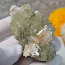 Load image into Gallery viewer, Gemmy Green Apophyllite Specimen Display – 宝石级绿色鱼眼石标本摆件