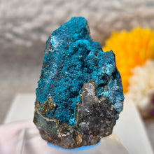 Load image into Gallery viewer, Blue Chrysocolla on Quartz Display (Peru) – 秘鲁蓝硅孔雀石共生石英摆件