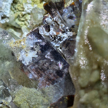 Load image into Gallery viewer, Green Phantom Quartz with Brookite Cluster Display (Pakistan) – 巴基斯坦绿幽灵水晶伴板钛矿簇摆件