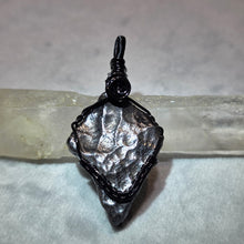 Load image into Gallery viewer, Raw Hematite Wire Wrapped Pendant – 天然赤铁矿绕线吊坠