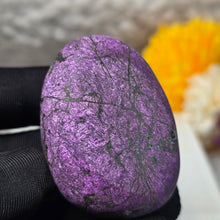 Load image into Gallery viewer, Velvet Purpurite Palm Stone (Brazil) – 巴西天鹅绒紫磷铁矿掌心石