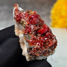 Load image into Gallery viewer, Vanadinite Mineral Specimen (Morocco) – 摩洛哥天然钒铅矿矿物标本