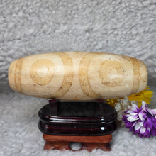 Load image into Gallery viewer, 3 Eyed Dzi Display – 三眼天珠摆件