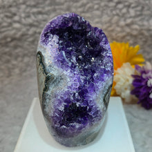 Load image into Gallery viewer, Good Grade Amethyst Slab Display (Uruguay) – 优质乌拉圭紫水晶切片摆件