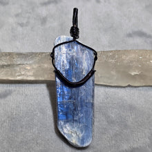 Load image into Gallery viewer, Raw Kyanite with Black Wire Wrapped Pendant – 黑色绕线天然蓝晶石原石吊坠