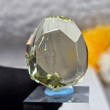Load image into Gallery viewer, Polished Citrine Azeztulite Display – 抛光黄阿赛斯特莱特摆件