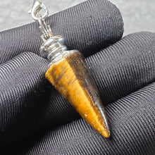 Load image into Gallery viewer, Crystal Pendulum (Thin Shaped) – 水晶细型灵摆