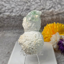 Load image into Gallery viewer, Green Apophyllite with Mesolite (India) – 印度绿色鱼眼石共生钠沸石矿标