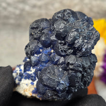 Load image into Gallery viewer, Blue Fluorite on Quartz Specimen (Inner Mongolia) – 内蒙古蓝萤石共生石英矿物标本